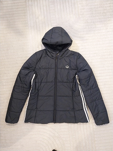 Adidas Originals Slim Jacket – musta kevyttoppatakki