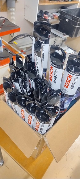 32 kpl Bosch Aerotwin  pyyhkijänsulat / pyyhkijänsulka