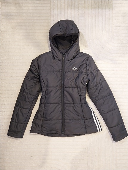 Adidas Originals Slim Jacket – musta kevyttoppatakki