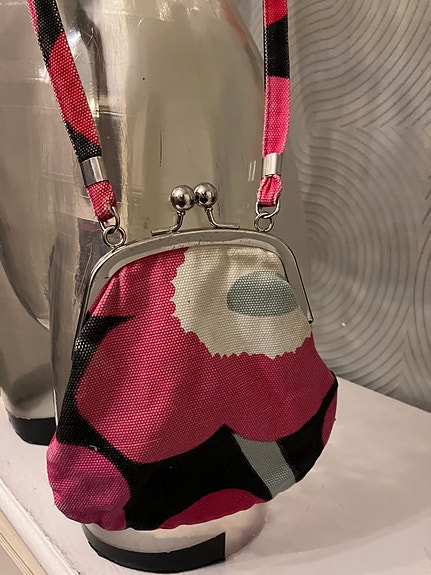 MARIMEKKO crossbody laukku