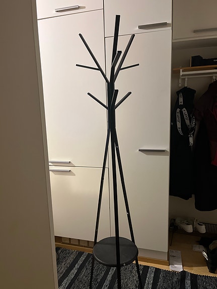 IKEA naulakko musta metallinen