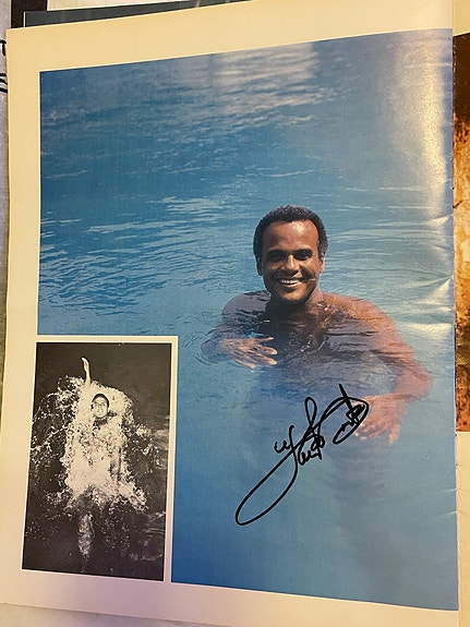 Harry Belafonte nimikirjoitus ohjelmalehtisessä