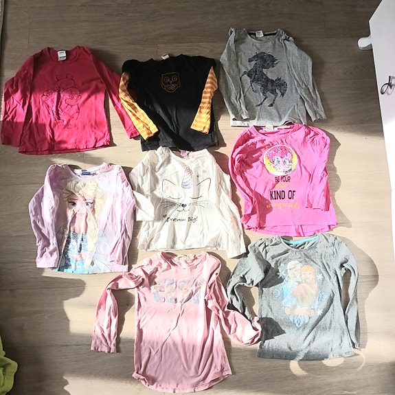 Myydään lasten vaatepaketti koko 116