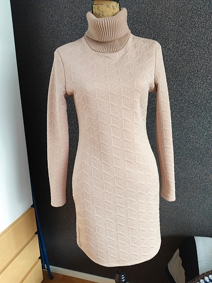 Nelly neulemekko poolokaulus beige M