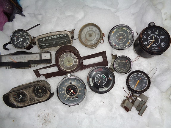 Autojen mittareita 1950--70 luvuilta, hinnat 30-80e