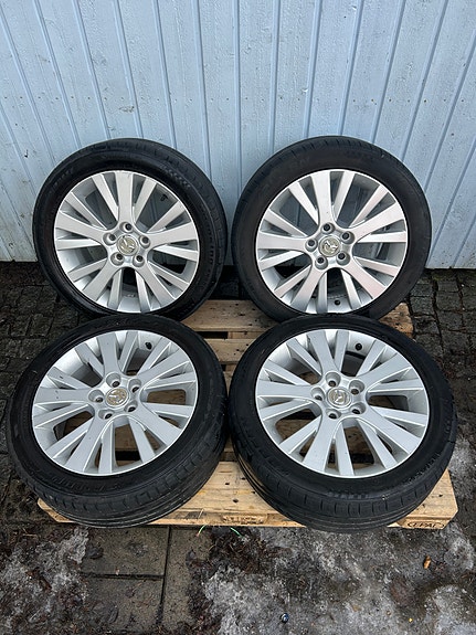 Mazda 17” aluvanteet huonoilla renkailla