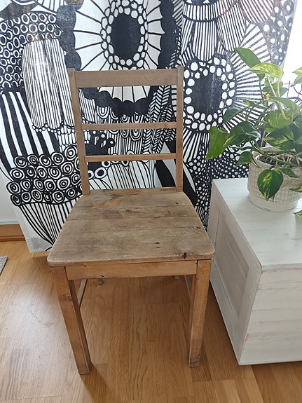 Antiikkinen ruokapöydän tuoli