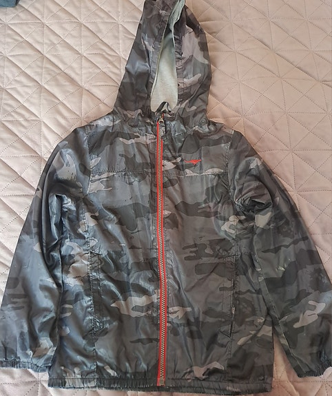 Poikien ulkoilutakki koko 128 cm