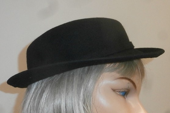 Hattu  4. Naisten musta vintage-lierihattu, koko 56