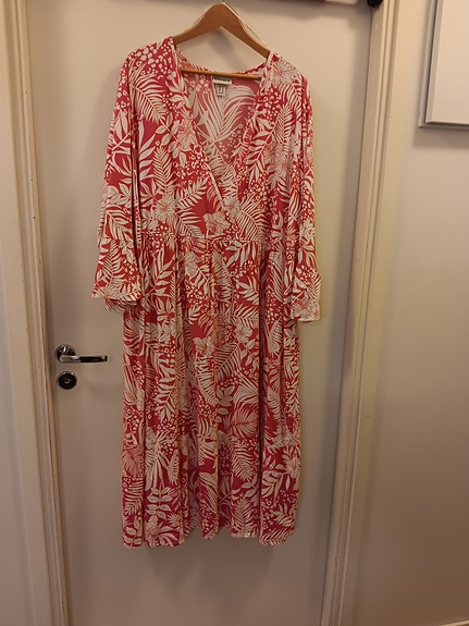 Uusi mekko 54