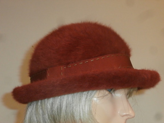 Hattu  5. Terranruskea naisten vanha lierihattu, Kangol, koko 58