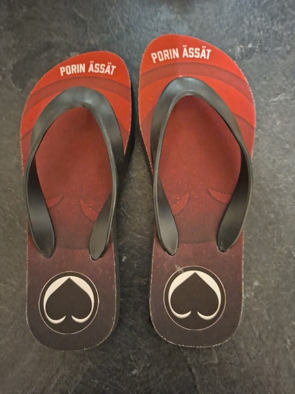 Porin Ässät -sandaalit, koko 34