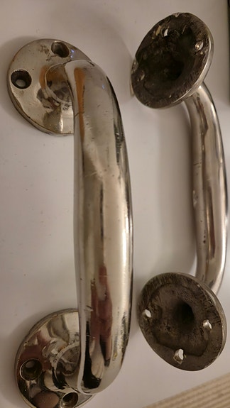 Valurautainen ovenvedin pari krominvärinen