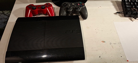 PS3 konsoli, pelejä,figuureja ja kaikki muut tarpeet pelaamiseen