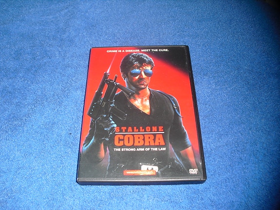 COBRA (Stallone) DVD, LEIKKAAMATON VERSIO
