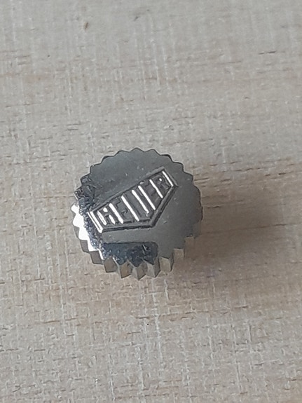 Heuer nuppeja vanhoihin kronoihin ja miesten kelloihin