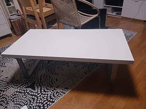 Sohvapöytä korkeakiilto