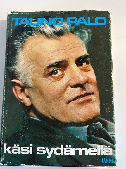 Tauno Palo Käsi sydämellä. Voidaan postittaa.