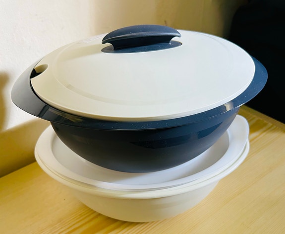 Tupperware kulhosetti kannella