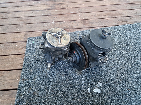 W123 ohjaustehostimen pumppu