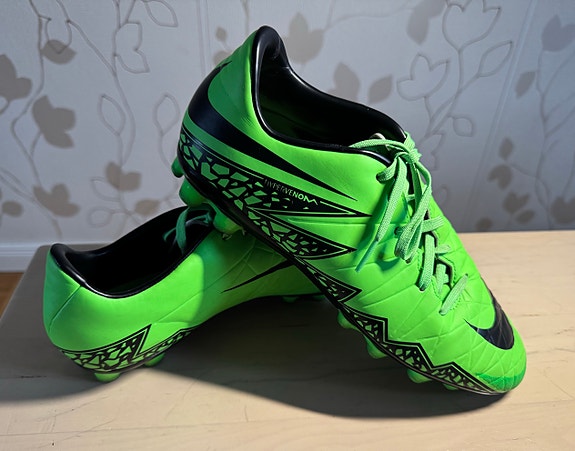 Nike jalkapallokengät 42