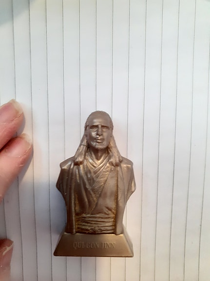 Pieni Qui-gon jinnin rintakuva / patsas  STAR WARS