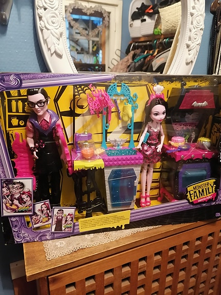 Monster high keittiö ja nuket