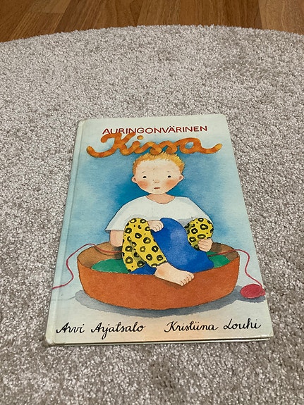 Auringonvärinen kissa kirja Vintage