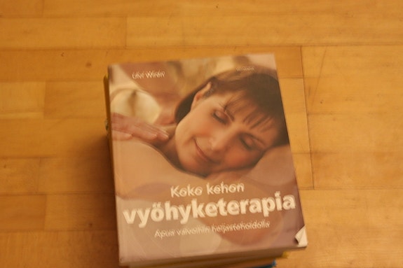 Ulvi Wirén Koko kehon vyöhyketerapia apua vaivoihin heijastehoidolla