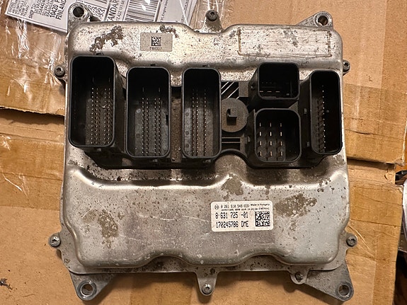 BMW f30 f31 320ixdrive n20 moottorinohjainyksikkö DME 8-631-725-01 ECU