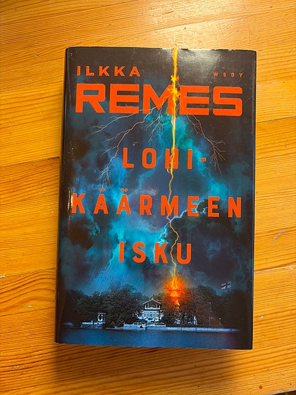 Ilkka Remes Lohikäärmeen isku kovakantinen kirja