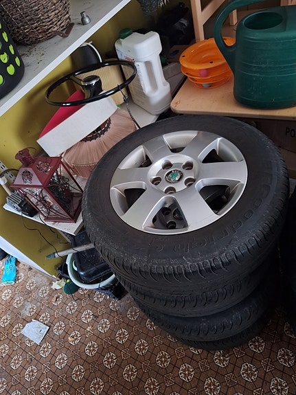 Skoda kesärenkaat 15 tuumaa uudet renkaat mukaan.
