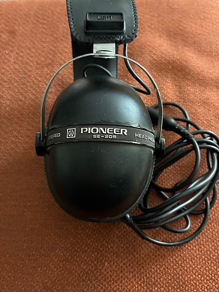 Pioneer SE-205 kuulokkeet musta