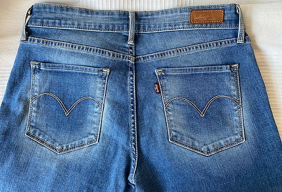 Levi's 28x34 Skinny Demi Curve
