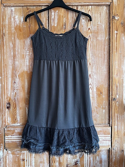 Cream pitsikoristeinen slip-in mekko, S
