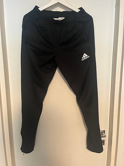 Adidas verkkarit