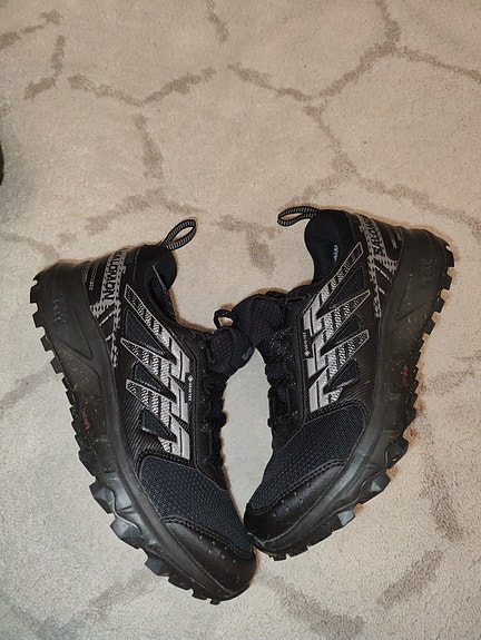 Erinomainen Salomon goretex lenkkarit 39