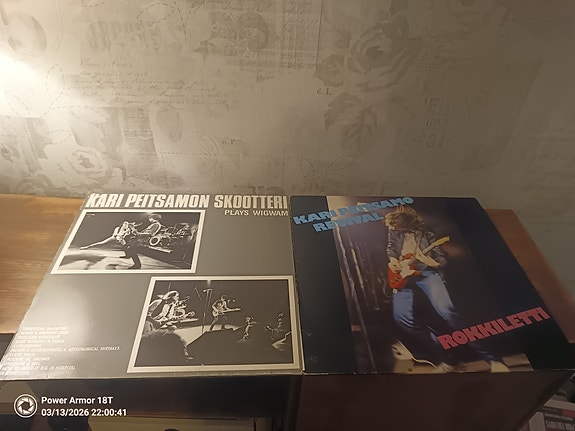 Kari Peitsamo skootteri sekä Revival lp