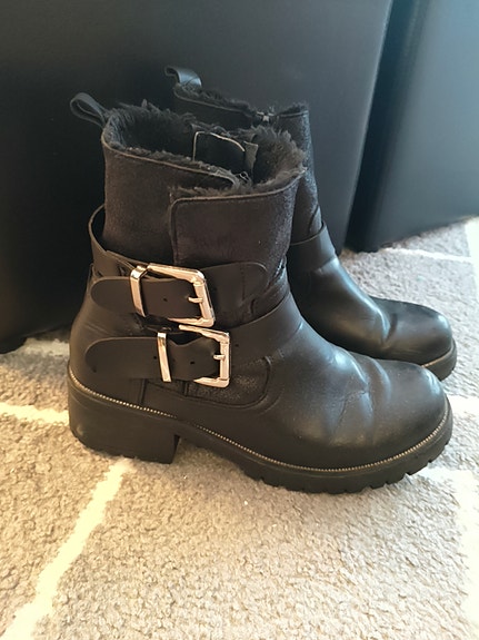 Biker tyyliset talvinilkkurit 38