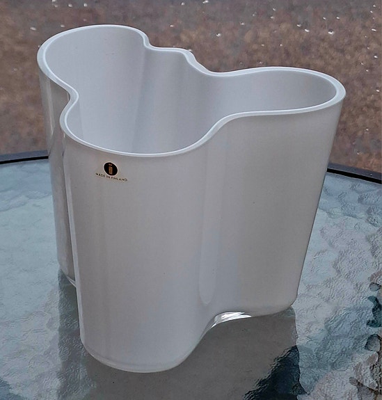 Valkoinen Alvar Aalto maljakko