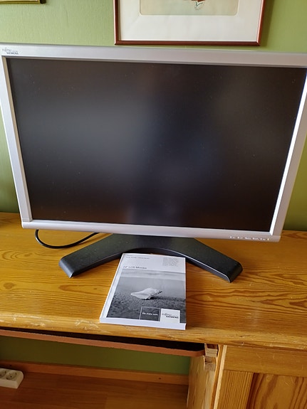 24" näyttö Fujitsu Siemens
