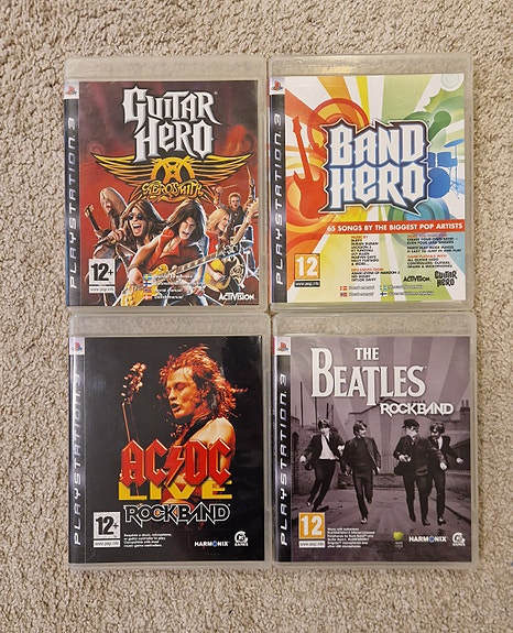 PS3: Guitar Hero ja Rockband pelejä