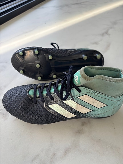Adidas nappikset koko 4 1/2 UK