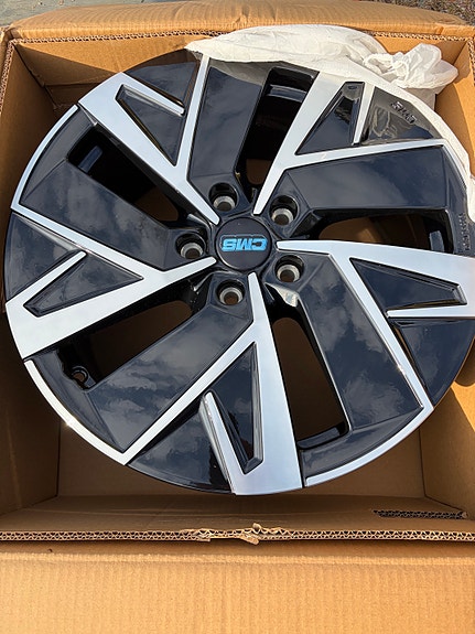 Uudet CMS C32 Aero Diamond Black 18" alumiinivanne 5x112 ET53,5