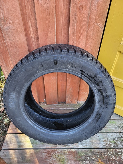 Vanhat Continental ContiIceContact nastarenkaat 225/55 R16