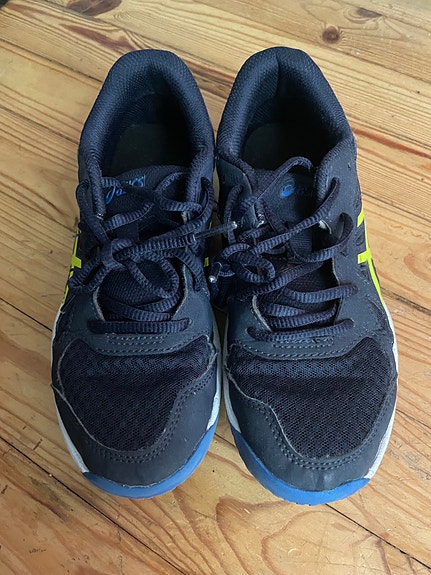 Lasten Asics Upcourt 6 sisäpelikengät (35,5)