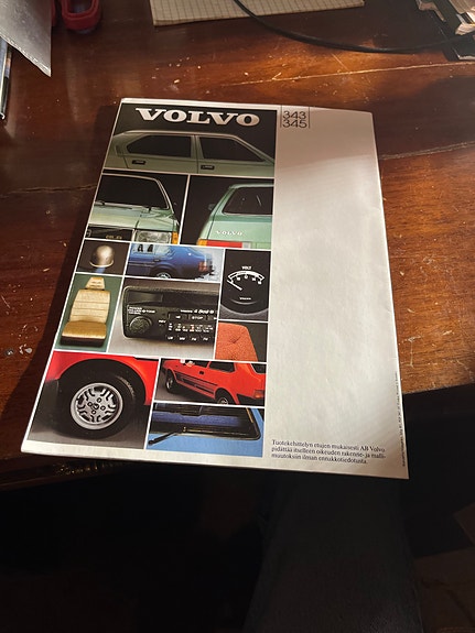 Volvo 343/345-lisävarusteet -esite