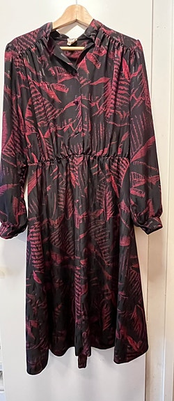Naisten Pukutehdas, Nina-mekko 70/80-luvulta, D 40
