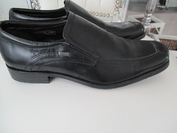Bugatti uudet miesten juhlakengät 42