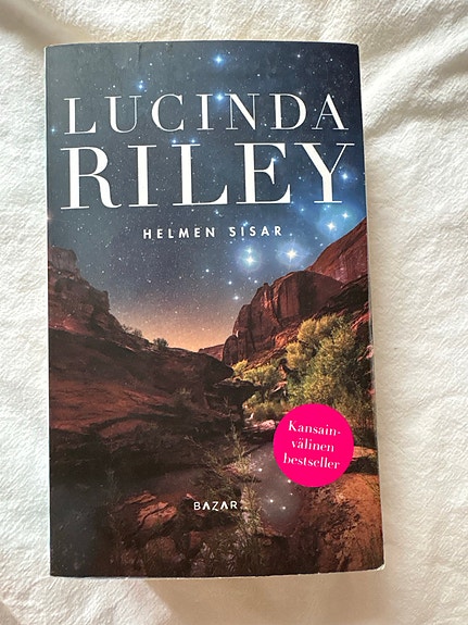 Lucinda Riley Helmen sisar kirja